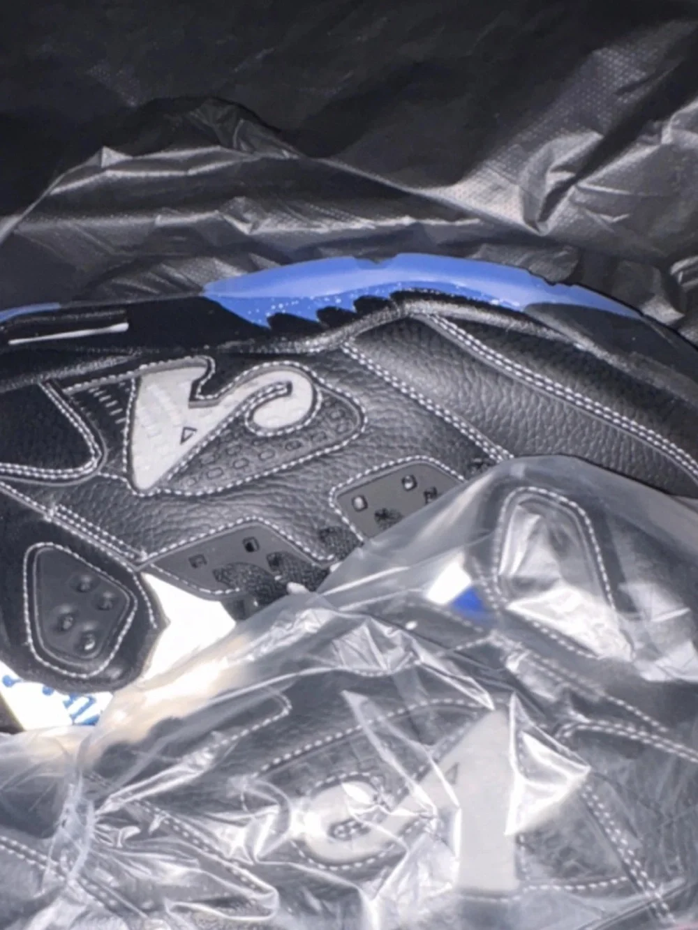 Jordan Men's Black and Blue Sneakers